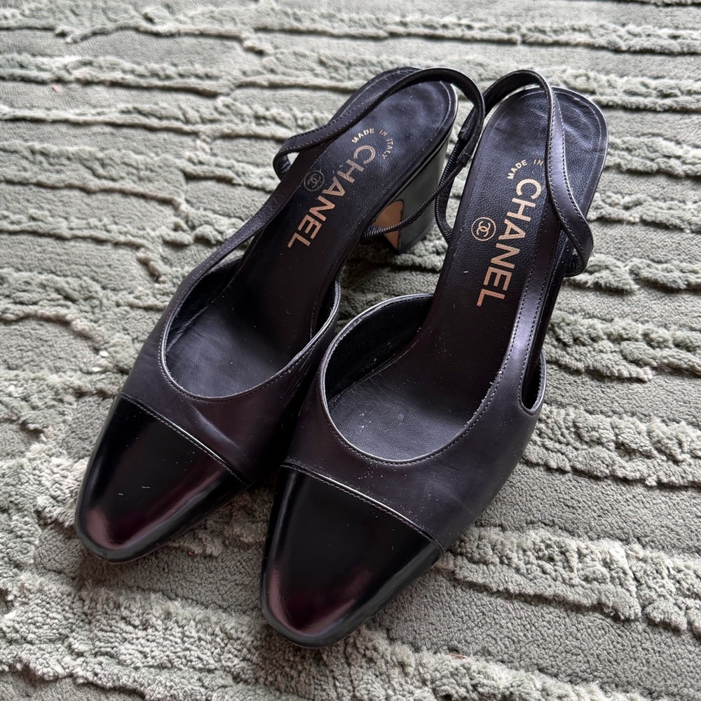 CHANEL Black Slingback Heels 35.5